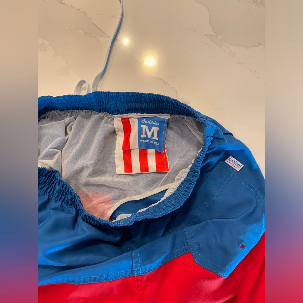 Men’s swim trunks, size medium. Worn and used. Good condition. Above the knee.